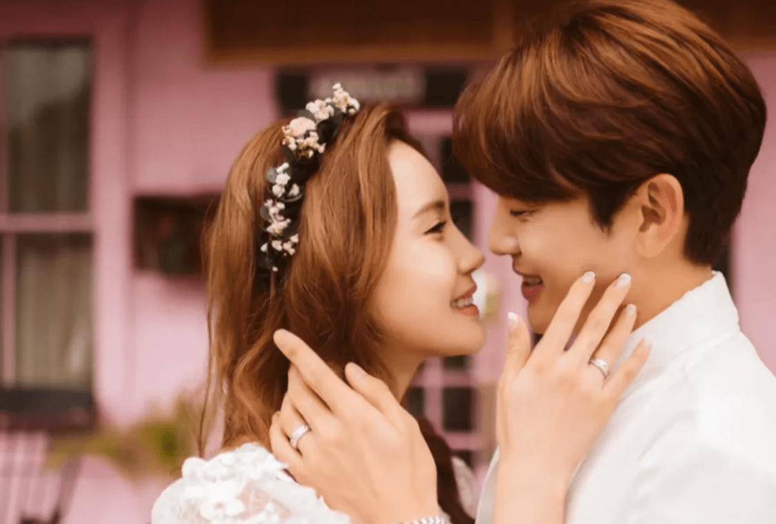 李多海崔东旭婚礼曝光,现场装潢简单大气,众一线韩星到场参加_金在中