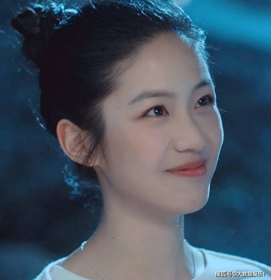郭麒麟新剧三位美女配角,个个颜值气质不输金晨,都是挑大梁的料_潘岩