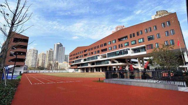 此外还有三梯队的静安实验小学,以及上海市第一中学,五四中学等初中.