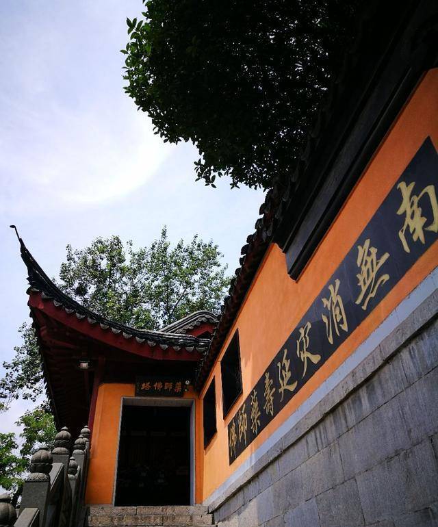 鸡鸣寺游客爆满设反悔门引导离寺，现代的回头是岸（许愿灵验了怎么还原）