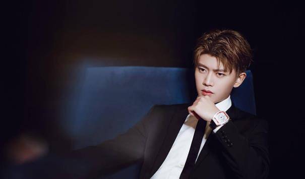 一眼万年和丑爆屏幕全看造型师_罗云熙_剧中_厚刘海