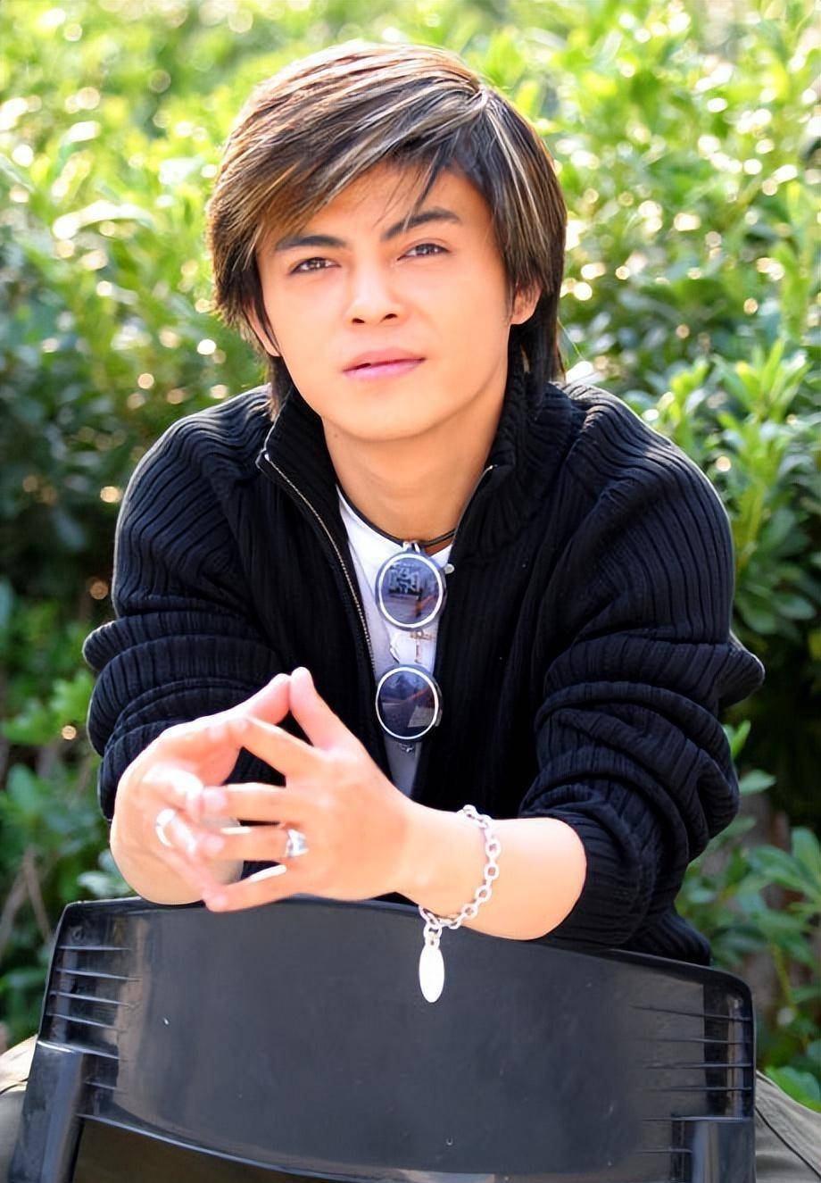 童星方超:曾出演《牧马人》,成年后在餐厅端盘子,现状如何_生活_谢晋