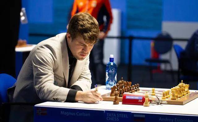 国际象棋大师 来自搜狐网