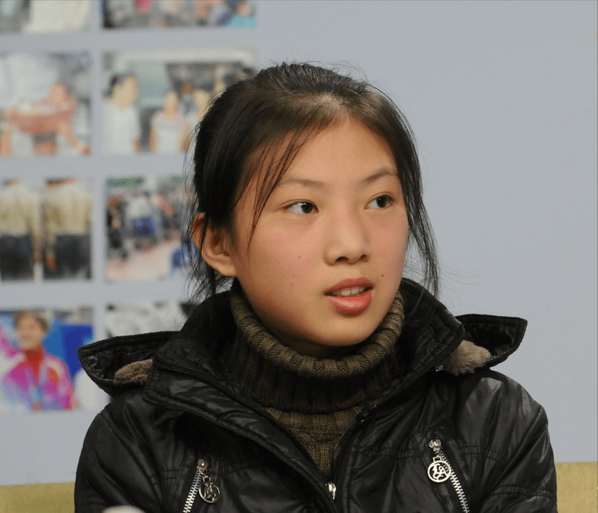 2011年,南昌12岁女孩火灾中勇救15家人命,57岁大爷跪谢救命恩人_夏娟