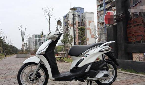 比亚乔125级高端踏板,16英寸轮胎,碟刹配可调悬架,功率7.