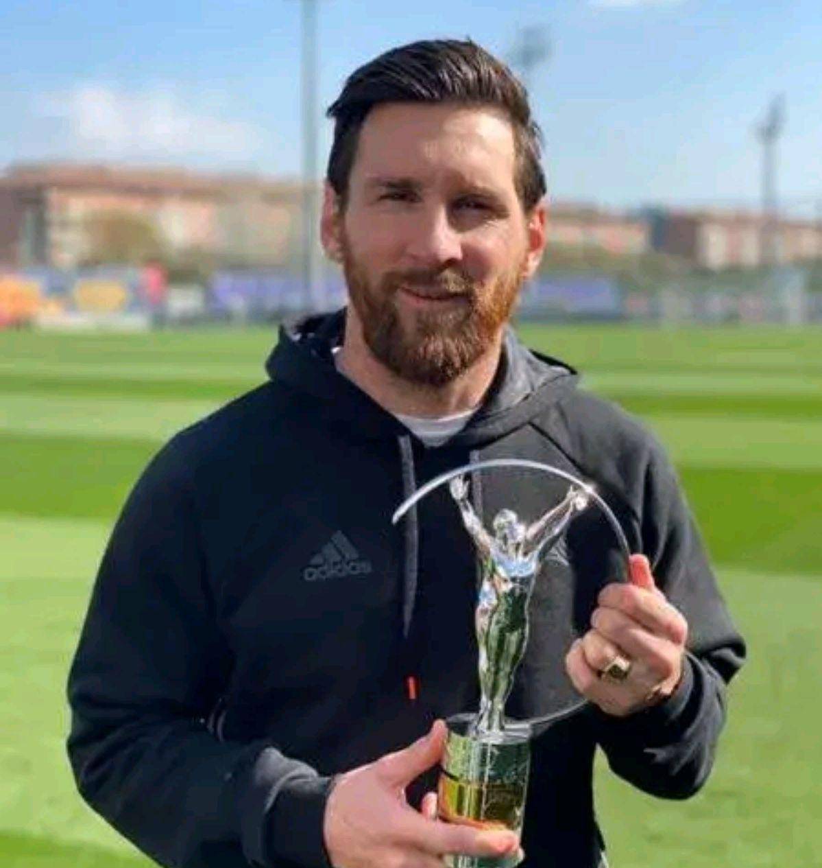 劳伦斯"梅"开二度,巴黎人的脸被抽得生疼_梅西_圣日耳曼_足球运动员