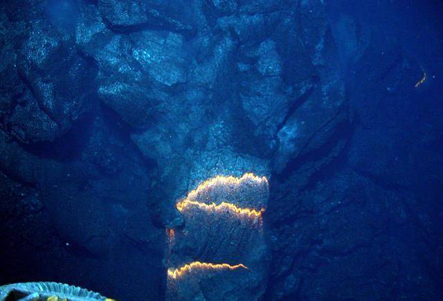 海水可以冷却岩浆,为什么汤加火山在海下爆发,却波及半个地球?