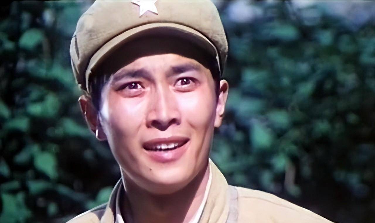 唐国强年轻的时候,为了自己的梦想拼尽了全力.