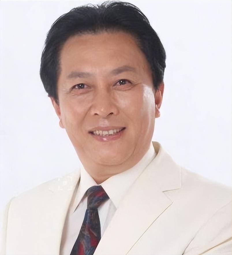 03晚年生活随着唐国强年龄的增长,他也成为了娱乐圈的前辈.