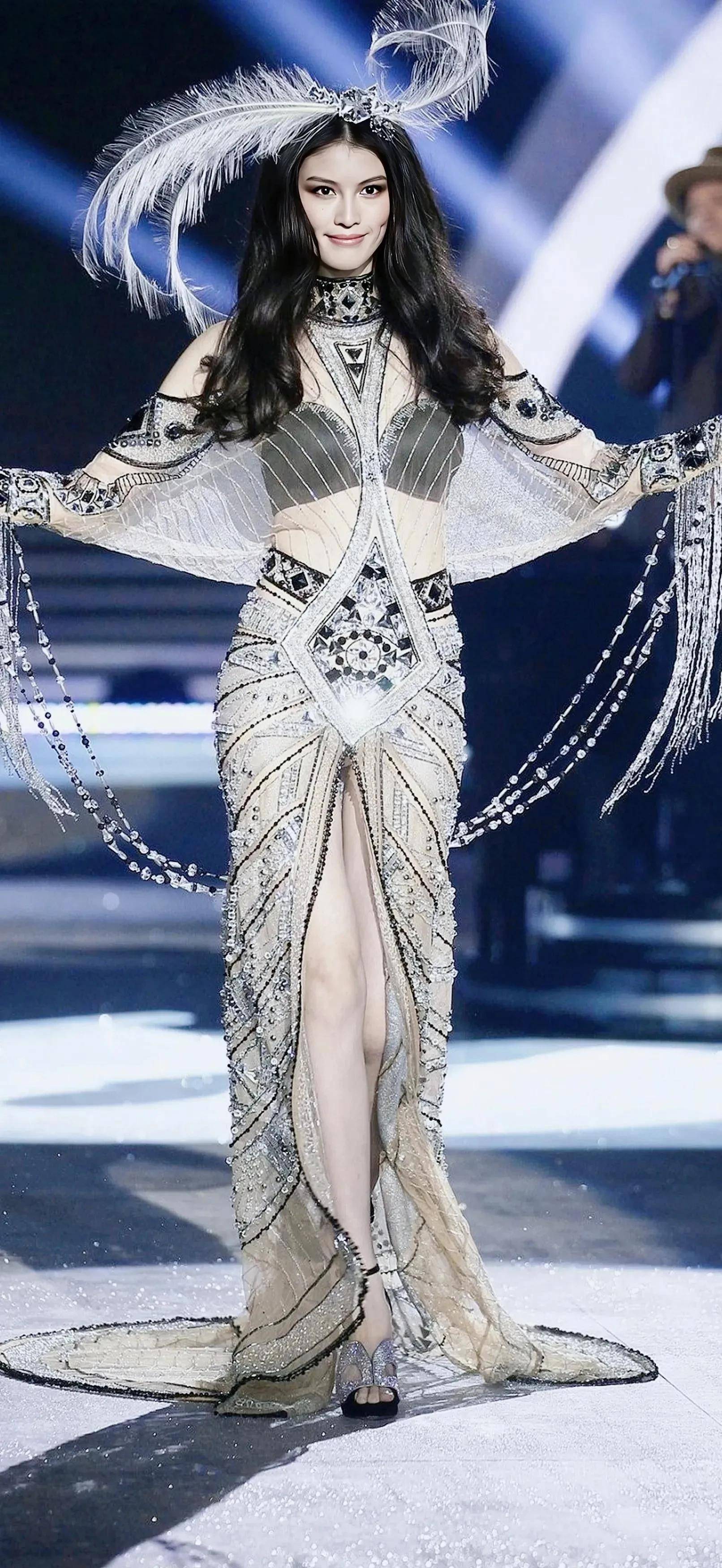 维密天使:气场和美貌并存,青春和活力同在