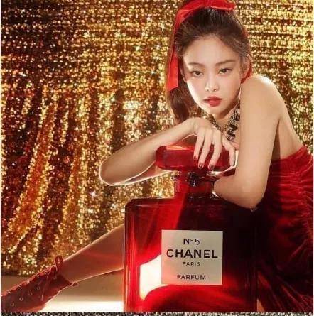 jennie,披上"香奈儿"战袍,走向顶流之路!_lisa_视频_网友