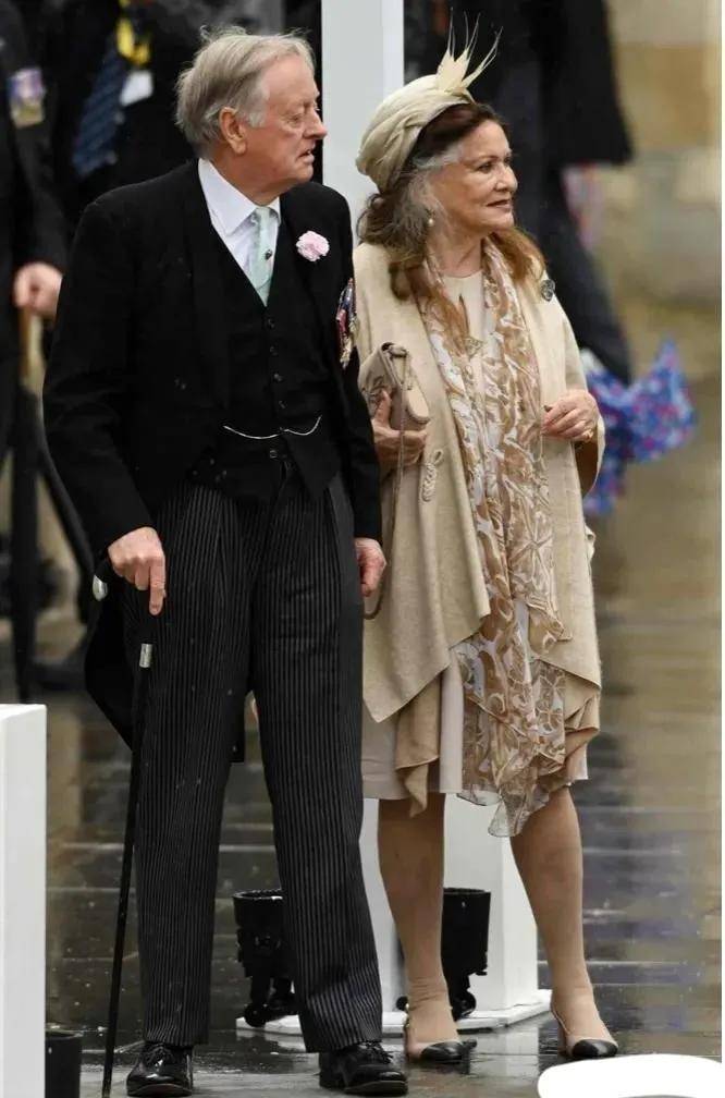 卡米拉"穷亲戚"扎堆,前夫子孙都来蹭查尔斯热度_鲍尔斯_典礼_公主