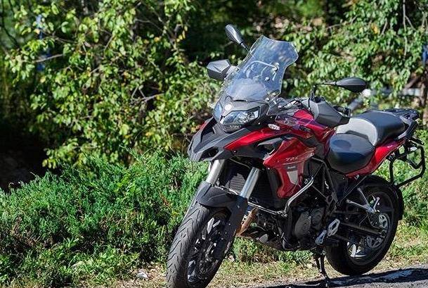 贝纳利大排量拉力车,直列双缸水冷 电喷四冲程8气门,35千瓦动力_搜狐