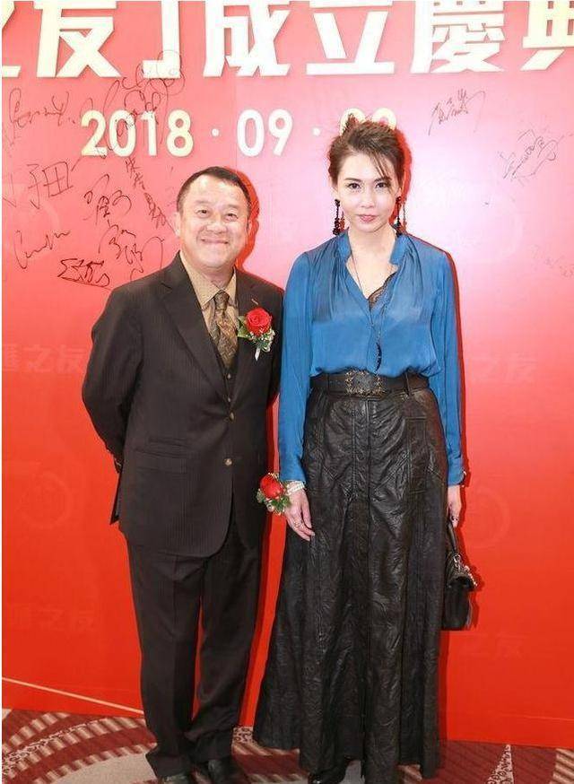 底气十足只因她有香港最好的老公_沈嘉伟_女明星_活动