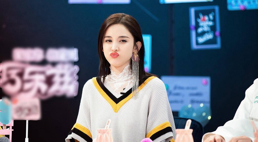 古力娜扎晒健身运动照,穿紧身裤大秀超长美腿,网友表示:太美了_争议