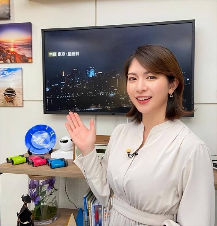 清新脱俗,身材不输模特的日本广播电视台主持人:千叶真由佳_观众们