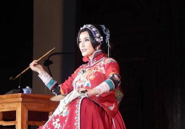 到千万负翁,刘晓庆霸气翻身:我自己不倒,别人打不倒_电影_何翠姑_漂亮