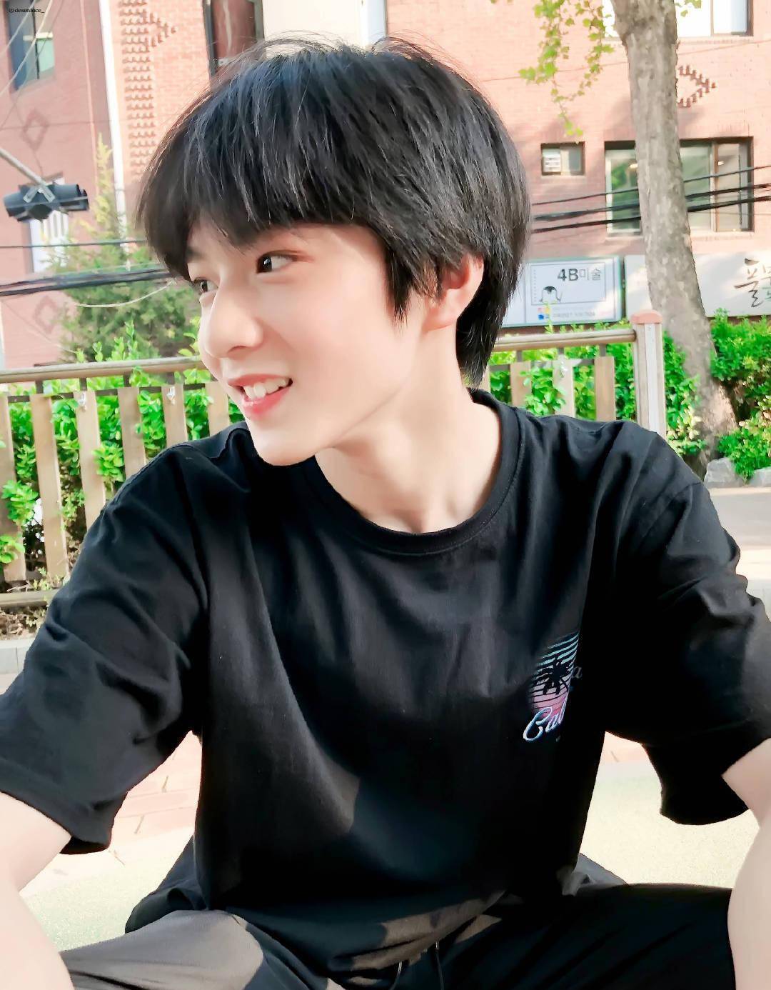 养成系少年刘耀文,狼崽到狼王,时尚还是憨憨?