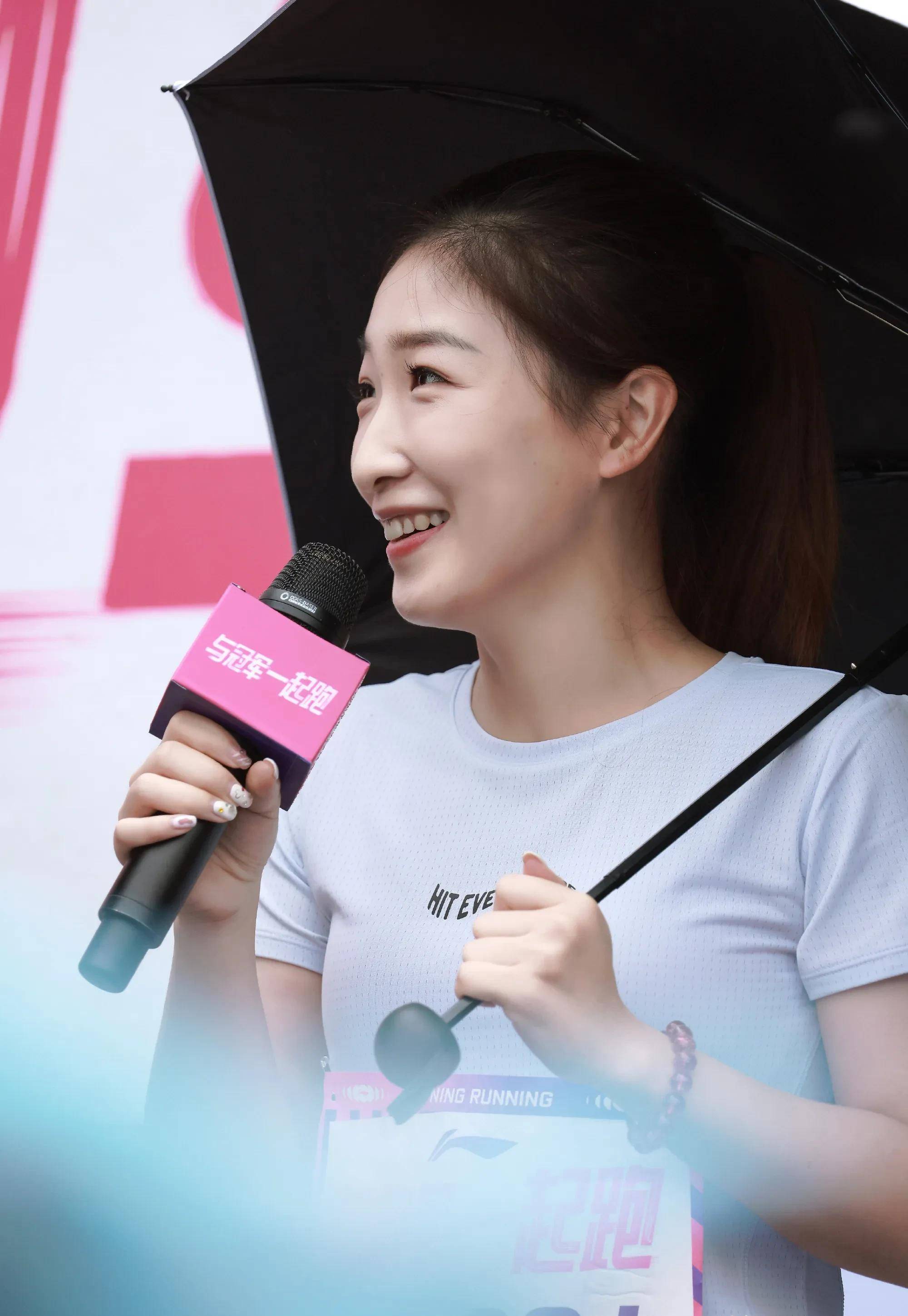 刘诗雯获得新荣誉!近期写真曝光,又美又大胆,对事业发展更有帮助!