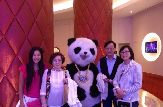 石慧和傅奇曝近照,这对香港明星夫妻,相伴70年不离不弃,如今现状如何?