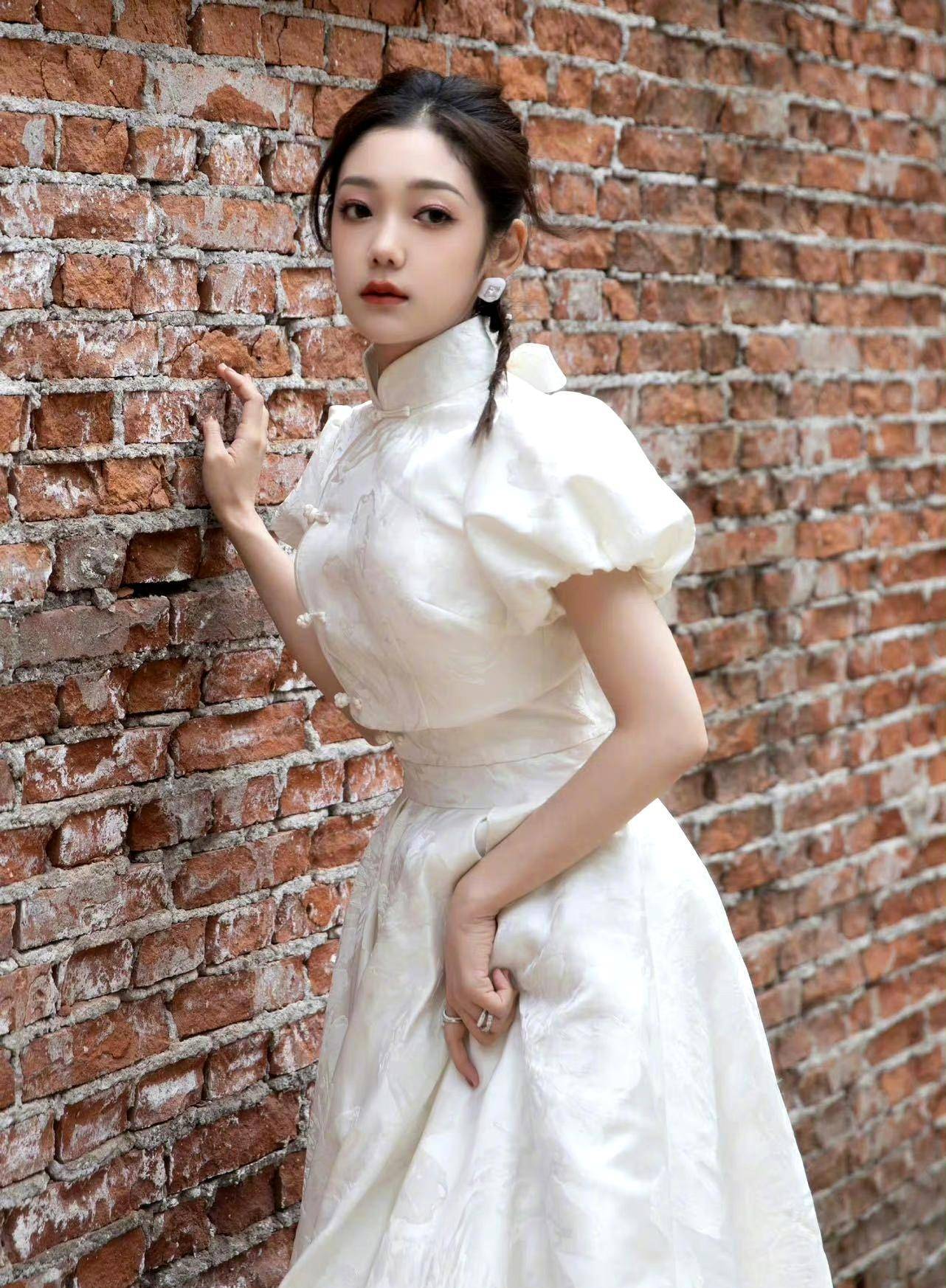 晚会:李宇春彰显我们人霸气 万茜撞衫王子文 任敏把珍珠贴脸上_衣服