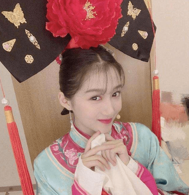 不过关晓彤虽然出身京圈,但并没有获得京圈的太多资