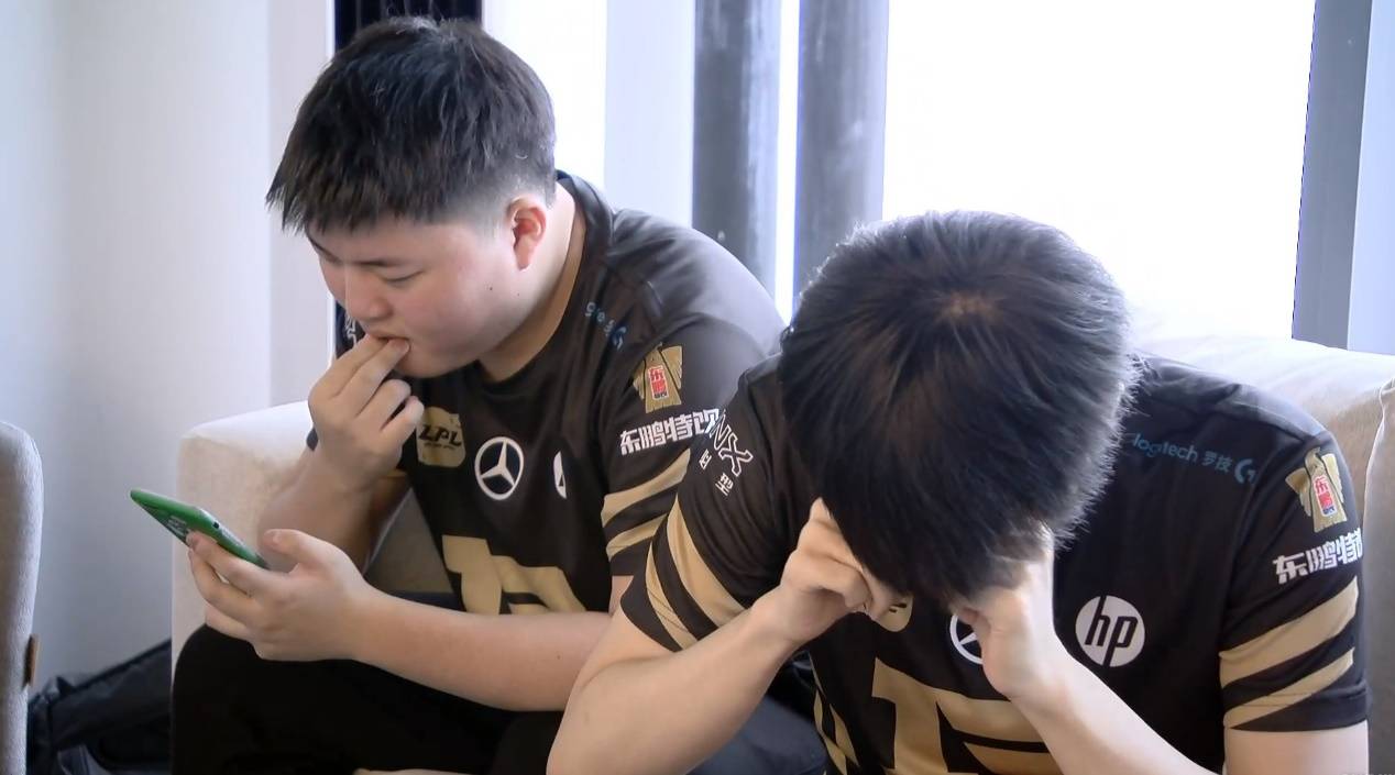 rng选手重聚失败,letme婚礼现场,uzi与mlxg缺席:去了就得打架_直播间