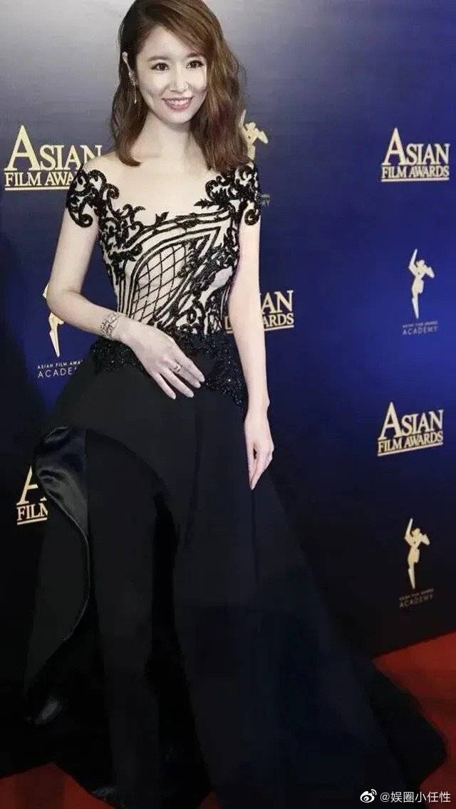 林心如年轻时内衣写真!腰身纤细双腿修长性感撩人_黑色_美人_长裙