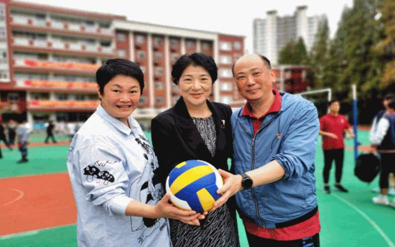 排球狂魔李国君:作为继郎平之后的第一接班人,为何与海外丈夫分居21年