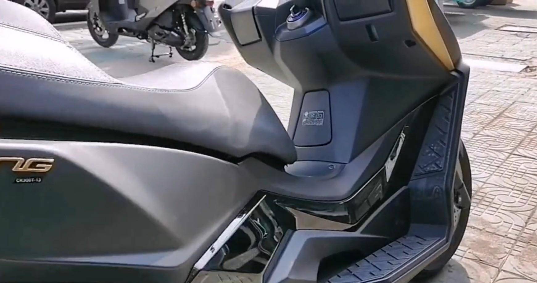 350大踏板车绕不开的光阳s350,与佛沙如何选?_搜狐汽车_搜狐网