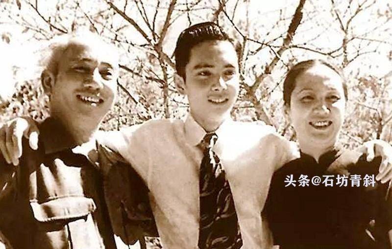 1949年黎铿与父母黎民伟和林楚楚在北京合影黎家也因为这些孩子的到来