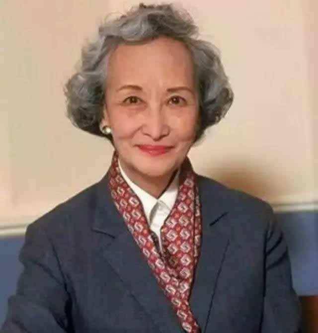 吴毓骧虽出身书香世家,但家族早已没落,家中更是清贫;但郭婉莹的父亲
