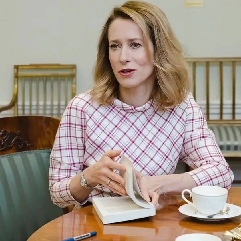 卡娅·卡拉斯_服装_西装