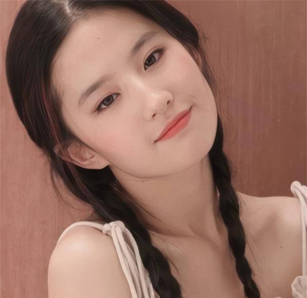 18岁时女明星,刘亦菲清纯可人,小林青霞清新靓丽,杨幂:麻烦让让_角色