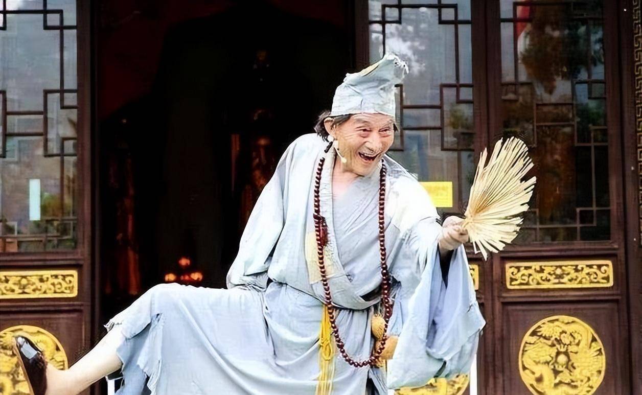 "活佛"济公游本昌,遇离奇事件皈依佛门,90岁令世界刮目相看!