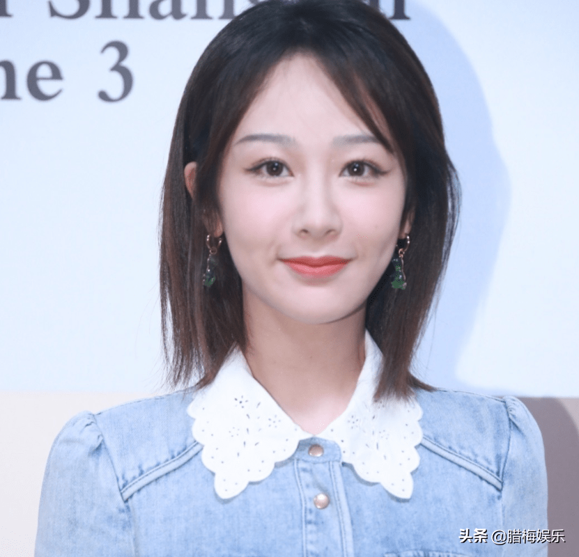 杨紫近照又瘦了不少,但神情疲惫让人心疼,笑容僵硬还没了灵动_活动