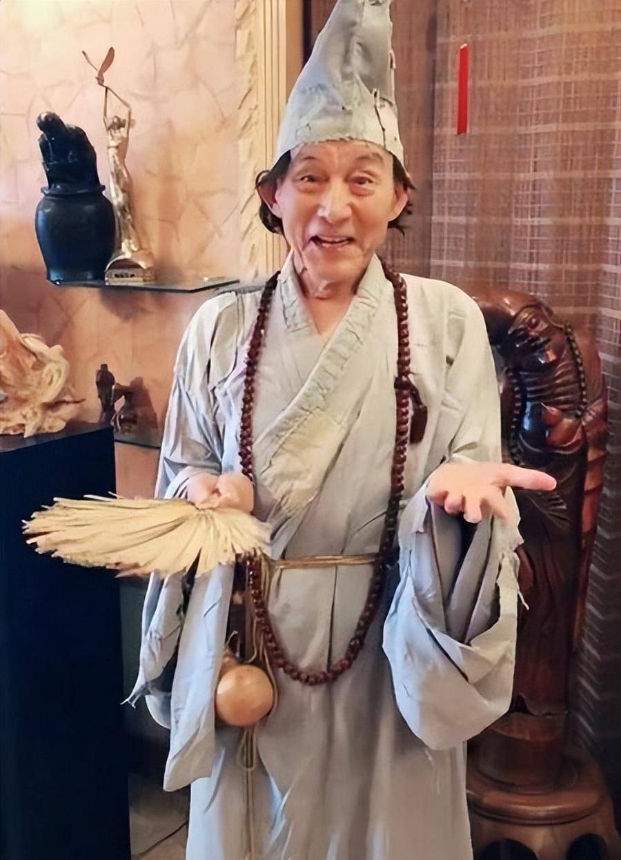 "活佛"济公游本昌,遇离奇事件皈依佛门,90岁令世界刮目相看!