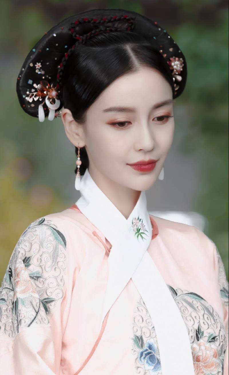 angelababy大胆突破,首次尝试冬日清宫造型,颜值抗打精致美艳_古装