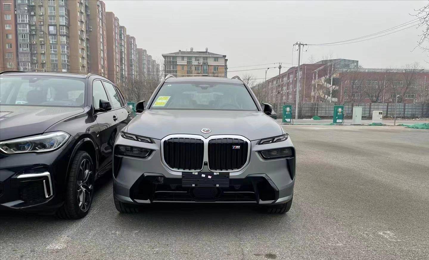 新款宝马x7 m60i国内实拍,外观霸气,4.7秒破百,售172.