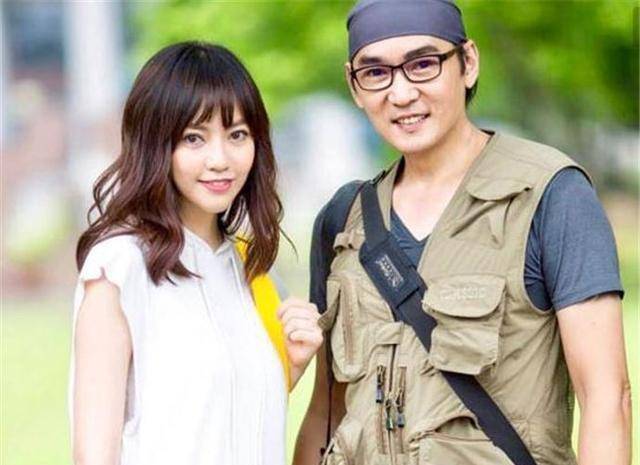 52岁焦恩俊晒近照,脸胖一圈,胡子花白,毫不遮掩自己老去的事实_女儿