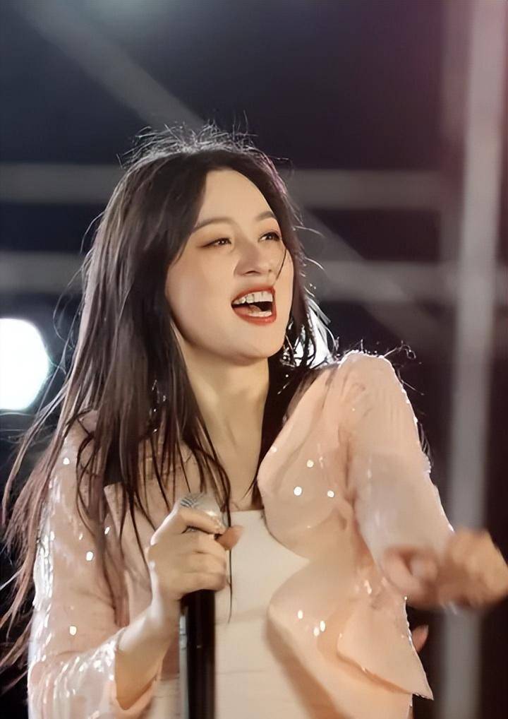 坐拥千万粉丝的网红歌手唐艺,她是如何靠着抖音一步步发家的_王新