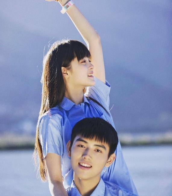 被扒情侣装后,陈飞宇ins取关欧阳娜娜,这是为了避嫌吗?