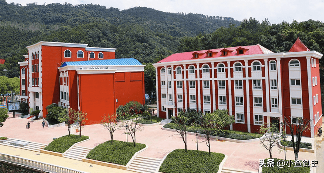 南昌天行创世纪学校外教多次演技扰女教师和女学生,校方:已经开除