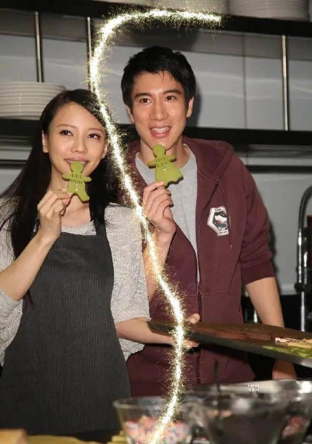 王力宏被封杀后罕见露面,好友婚礼上长发披肩面容憔悴_陶喆_成龙_音乐