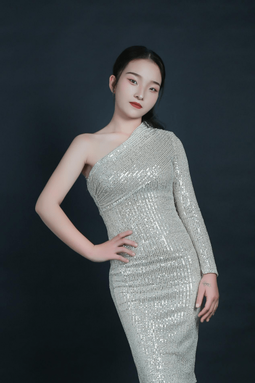 模特贾丹丹:演艺新秀签约新突破_舞蹈_平面_工作