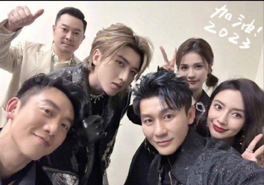 范丞丞作为新来的嘉宾,是团队中第一个00后,白鹿,宋雨琦等人都是新一