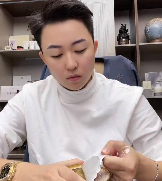 360W粉的叶海洋，跳过“结婚”步骤生二胎，丈夫角色的价值在降低（叶海洋有老公吗）