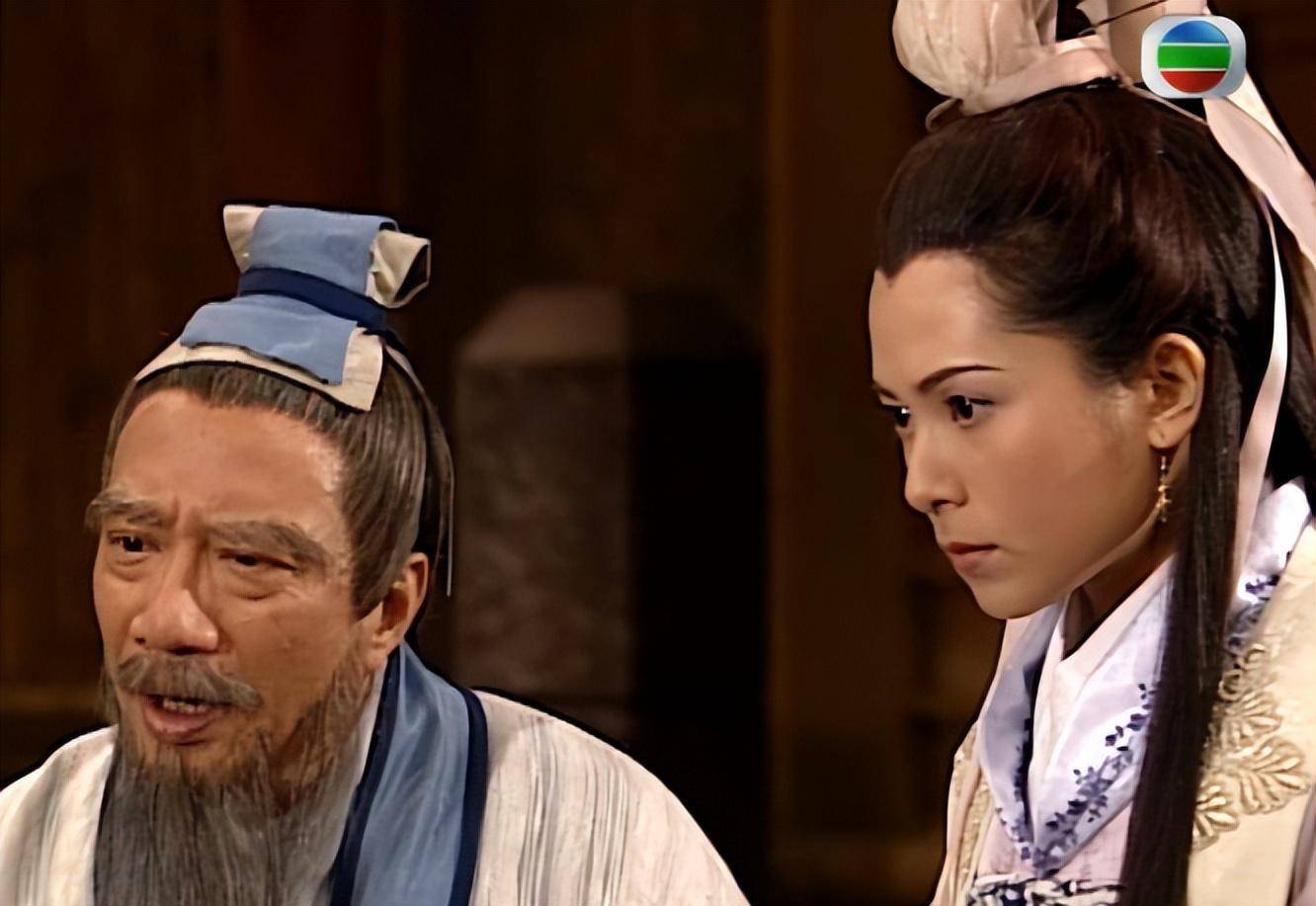 余子明一开始是职业歌手,还获得获得过很多奖项,机缘巧合之下踏入了