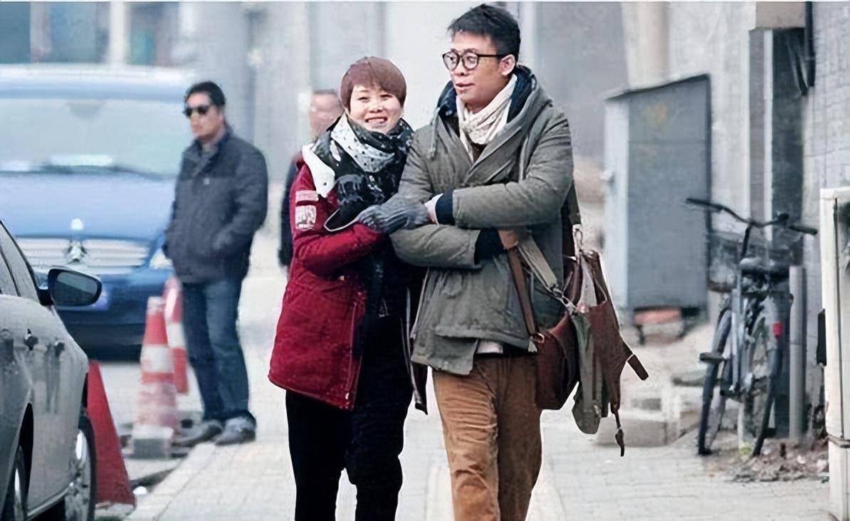 但这也不能怪钱琳琳,因为她不仅仅是张译的女朋友,同时还是自己孩子的