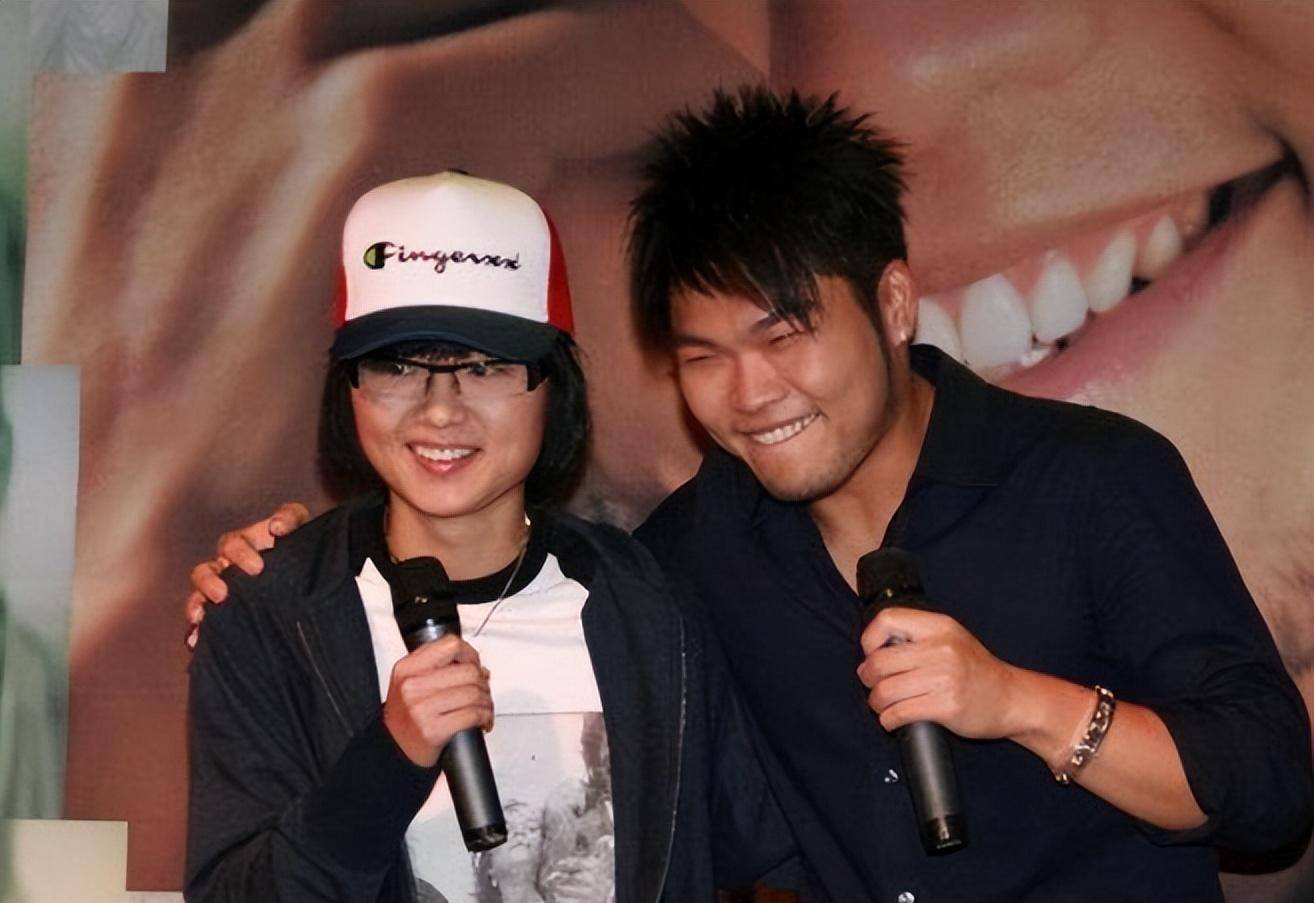 但是,后来李玖哲重新返回韩国发展事业,而周笔畅则是继续留在国内